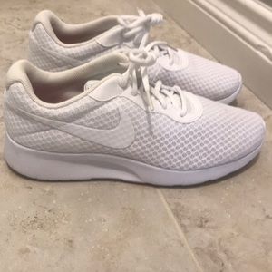 cheap white nike shoes womens